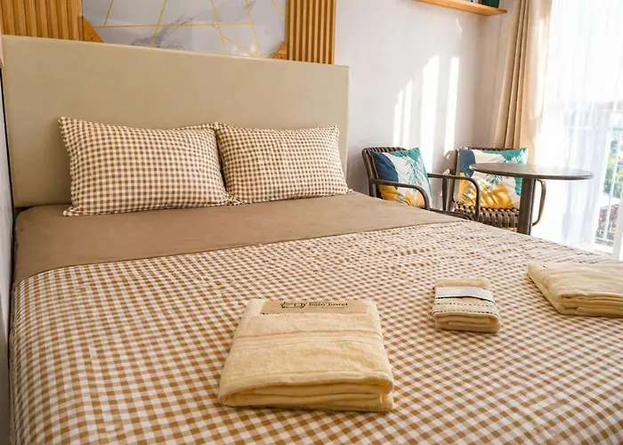 Casa Amalia T1003 By Casa Mira Tower 3 아파트호텔 3*